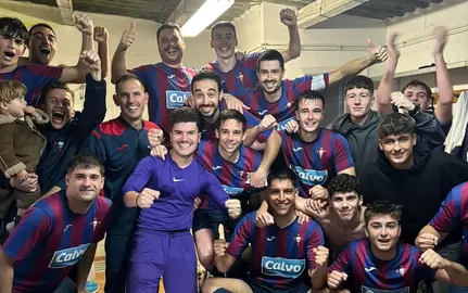 Esteirana celebrando a primeira vitoria