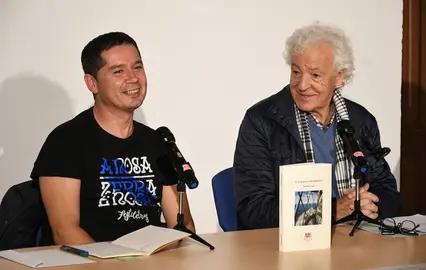 Modesto Fraga con Rafael Mouzo en Corcubion-Foto-Victor Hugo