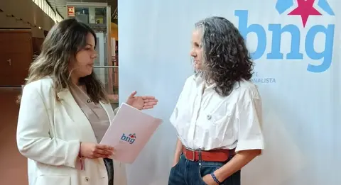 Mercé Barrientos, xunto á deputada provincial encargada de Plans da Deputación, Cristina García Rey