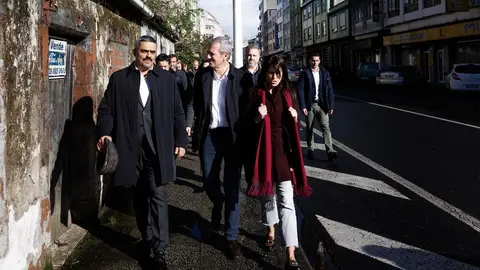 O presidente da Xunta, Alfonso Rueda, acompañado da conselleira de Vivenda e Planificación de Infraestruturas, María Martínez Allegue, participa na sinatura dun convenio co concello de Carballo para a humanización da avenida de Fisterra. Inmediacións da Estación de Autobuses (Carballo), 20/11/25.