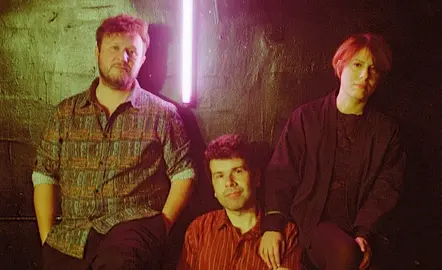 triangulo-de-amor-bizarro-promo