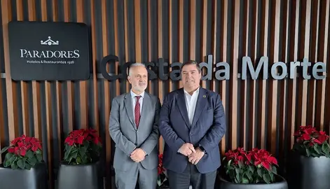 Julio Abalde e Julio Castro no Parador de Muxia 2