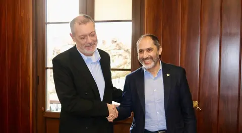 Manuel Muíño recibiu na Casa do Concello ao director de I+D+i de Emalcsa Ricardo Vázquez