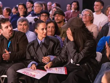 GAÑADORES NO MOMENTO DE ENTERARSE DE QUE ERAN A COLECCIÓN GAÑADORA