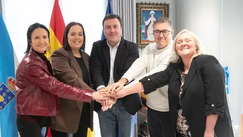 Grupo de goberno do Concello de Camariñas con Valentin Gonzalez Formoso