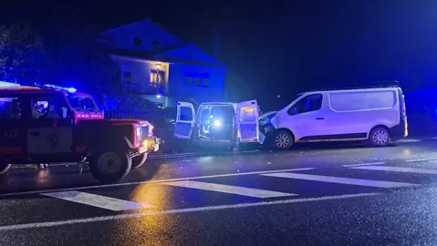 Accidente de duas furgonetas en Olveiroa