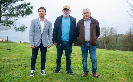 Alternativa Enxebre Fisterra Juanfran Martínez (Presidente), Raúl Gómez (Secretario Xeral) e Francisco Martínez-Tito (Concelleiro Fisterra).