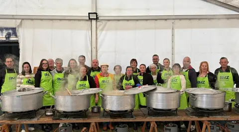 Amas de Casa e Concello de Mazaricos no Festa do Bolo do Pote