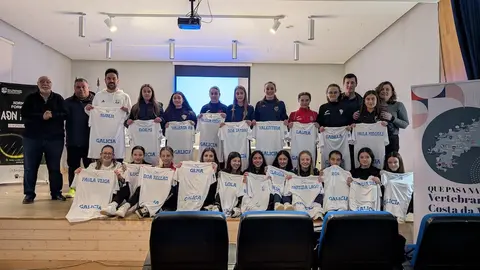 Homenaxe as campionas galegas sub13 de QPC e FUTGAL