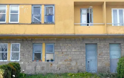 Casas da Sicar en Cee tras anos de abandono 2