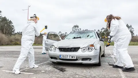 actividade de destructoterapia en Carballo polo 8M cun coche