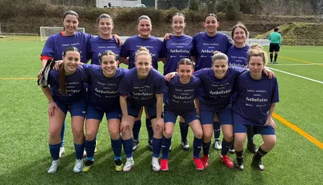 A Esteirana con camisetas do 8M