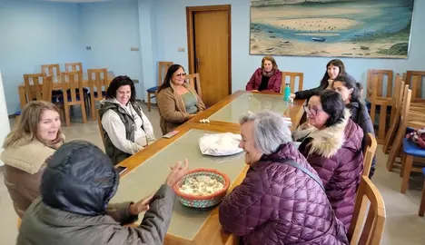Mulleres bravas de Honduras coas mariscadorsa do Anllons en Cabana
