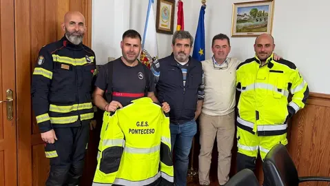 FOTO PONTECESO-O Concello reforza o equipamento do GES coa reposición de traxes de rescate técnico e forestal