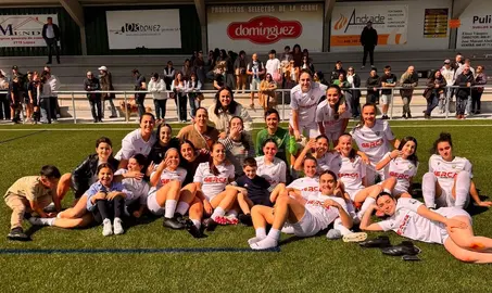 Familia da SD Soneira lider da Liga da Costa Fem