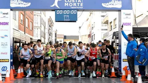 Saida da Carreira en Vimianzo-Foto-Correndo pola Costa