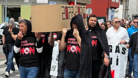Imaxe da manifestacion da Laracha contra a planta de biogas