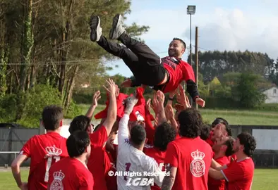 Ivan Rojo manteado polo seu San Lorenzo-Foto_Luis Gonzalez