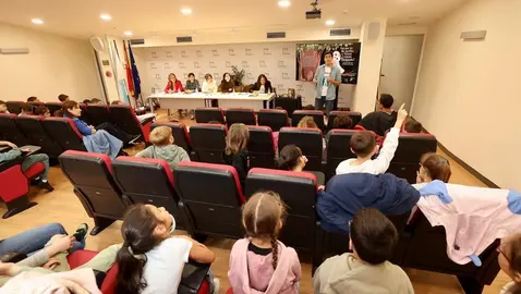 Sergio Trillo na Presentacion en Vimianzo do Conto Infantil da Curuxa
