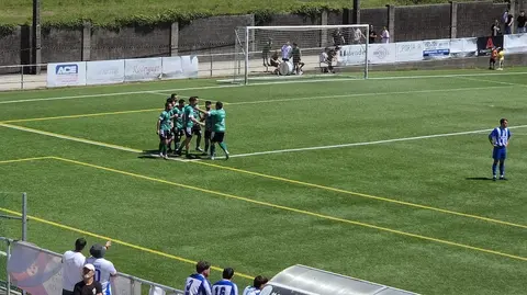 O Xallas celebrando o gol que lle da o pase a final polo ascenso a 1