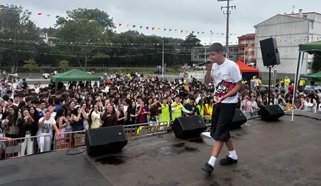 9Louro cantando en galego na gala Falemos+Galego