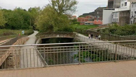 Imaxe do rio Anllons ao seu paso por Carballo en abril