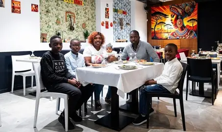 Familia de Mamadou e Fatou no Mama Africa de Fisterra