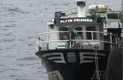 Imaxe do Papin Primero no porto de Fisterra-foto-Carlos Diaz