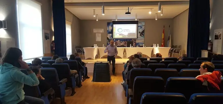 Xuntanza sobre Compostaxe caseira en Fisterra