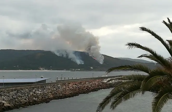 Incendio en Talon-Fisterra-Foto Mary Insua e Jose Insua