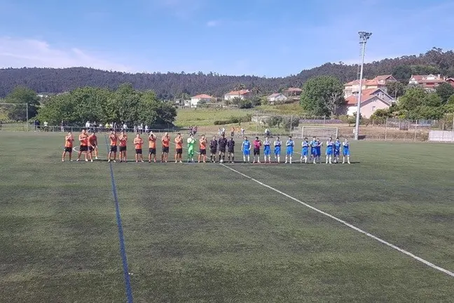 O Volantes de Ba&ntilde;o superou ao Villestro para achegarse &aacute; Primeira Galicia. Foto: SD Villestro.