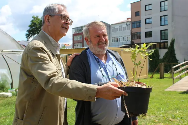 Evencio Ferrero e Luis Lamas Fillos da arbore senlleira de Vilar de Francos