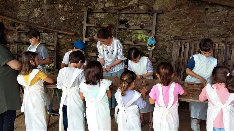 Aprendices de oleiros en Buno