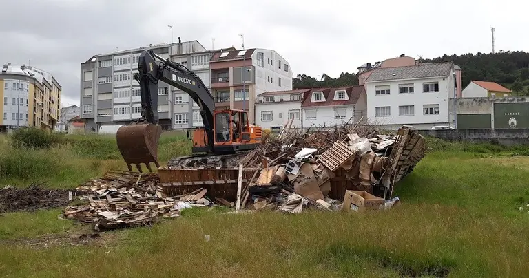 Desfacendo a cachela de Laxe por imperativo municipal