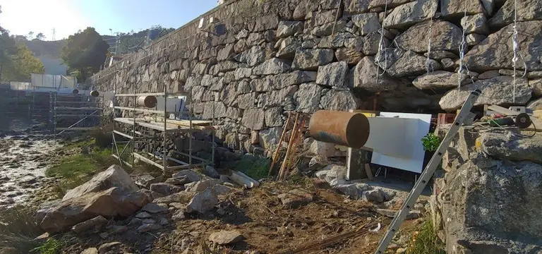 Obras de instalacion da pasarela do Ezaro