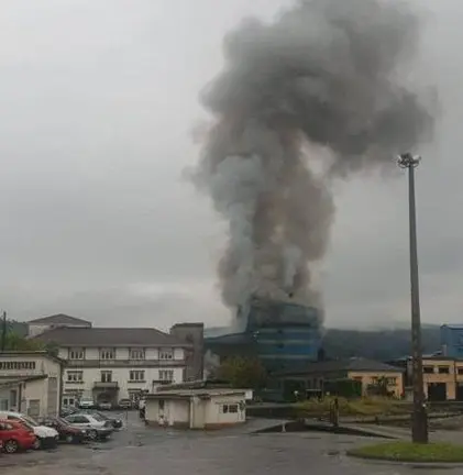 Fabrica de Cee entre fume