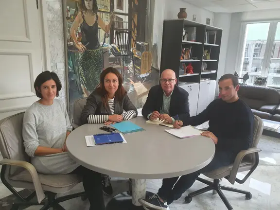 Imaxe da xuntanza do Concello de Malpica coa Deputaci&oacute;n da Coru&ntilde;a