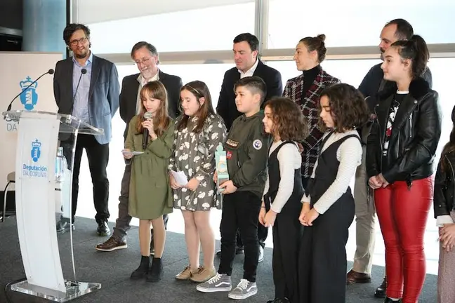 A música das baleas de Caion recollendo o premio Quero Cantar 2019