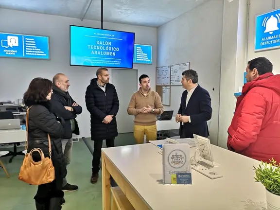 O delegado territorial da Xunta onte na s&uacute;a visita a Fisterra.
