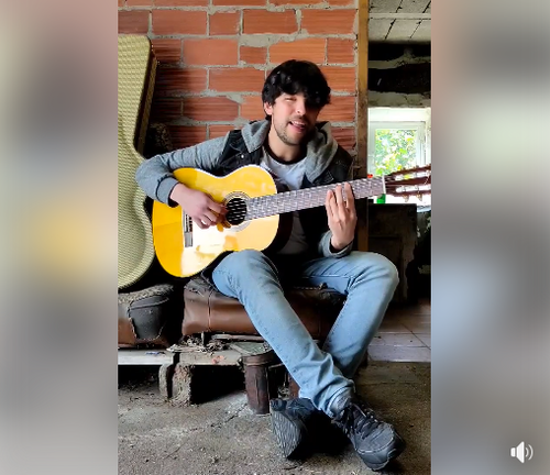 Sergio Trillo canta ao coronavirus