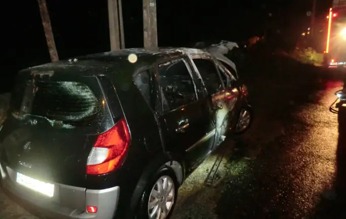 Incendio dun vehiculo en Estode-Foto-ADC Bombeiros