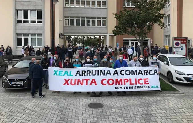 Concentración de Ferroatlantica no Concello de Cee