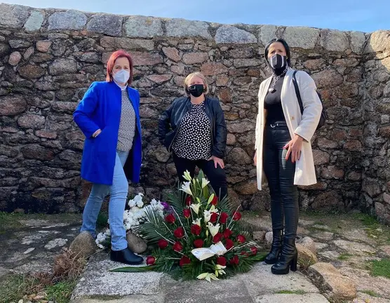 Ofrenda floral polo 130 aniversario do afundimento do Serpent