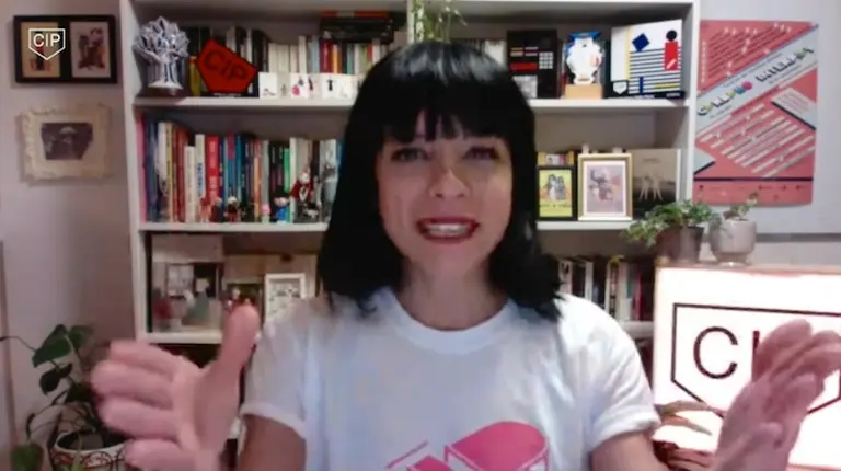 Sonia Mendez inaugurando o INterplay dende a sua casa