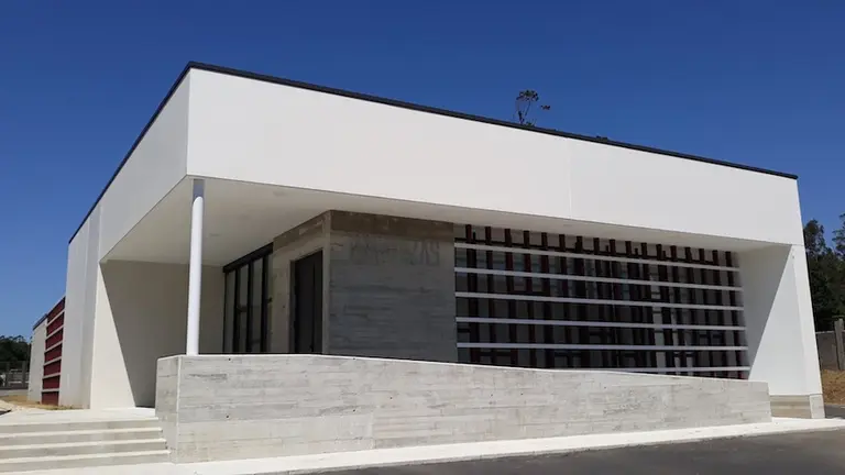 Tanatorio Zas feito por Ferrocar