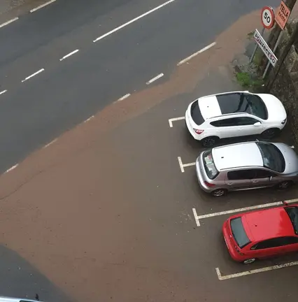 Aparcadoiro cheo de zahorra