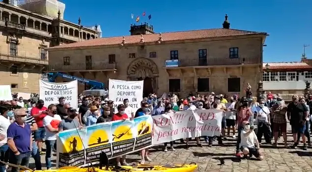 Pescadores recreativos en Compostela