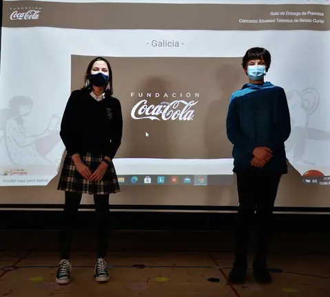 Adriana Vilar e Anton Pose do CRA Manuela Rial nos Premios Cocacola