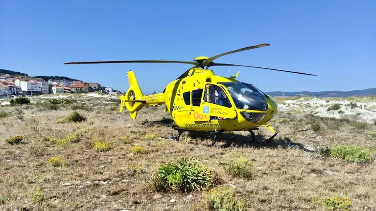 helicoptero medicalizado na praia de Laxe