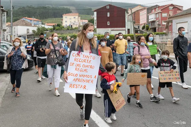 Imaxe da manifestaci&oacute;n contra os recortes no Areouta